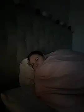 justsomeoneuknow's Live XXX Chat