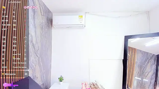 LauraSaenz01's Live XXX Chat