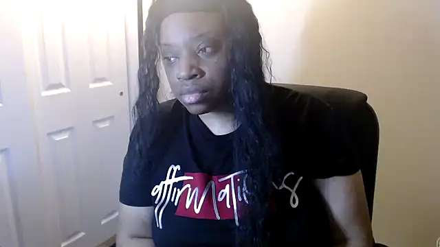 Chat +18 de Sexymona1218 ao vivo