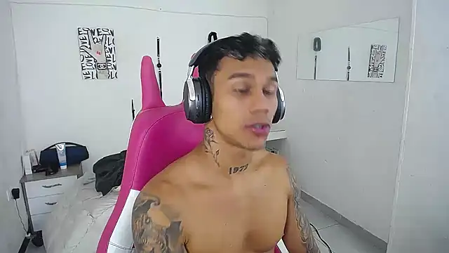 Leonard_Price's Live XXX Chat