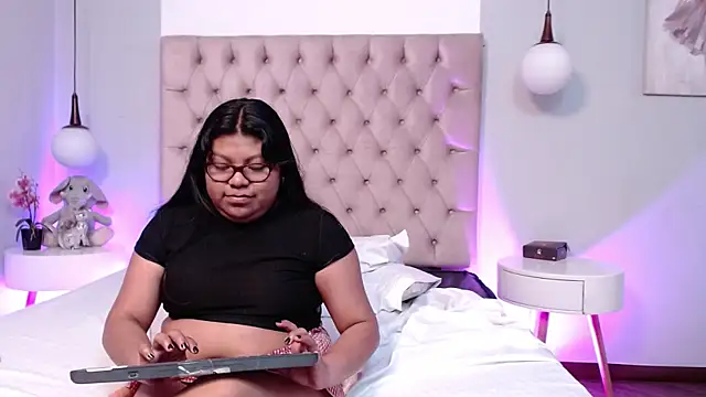 Kiri_Black_ élő XXX-chatje