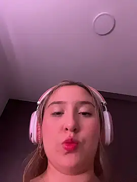 MoraInFire Adlı Modelin Canlı XXX Sohbeti