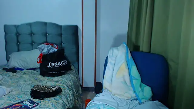 AmaraRoberts420 Adlı Modelin Canlı XXX Sohbeti