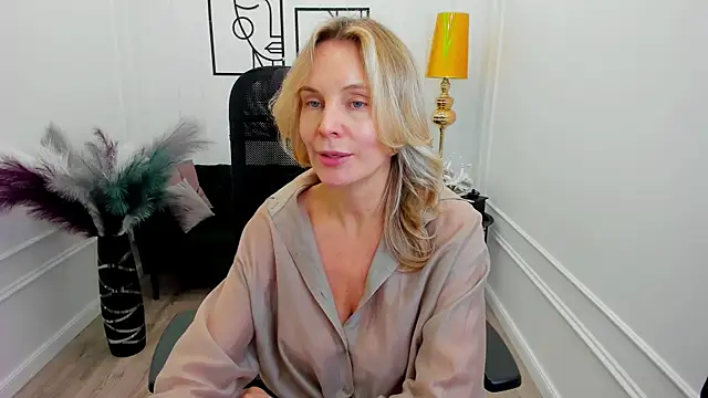 Sinty_Devis Adlı Modelin Canlı XXX Sohbeti