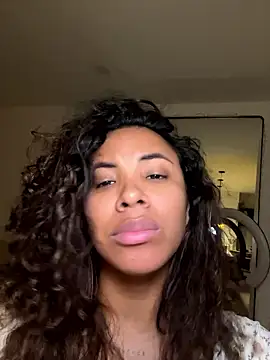 Brunettexio's Live XXX Chat