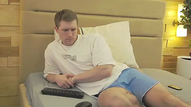 EthanPinkmanのライブXXXチャット