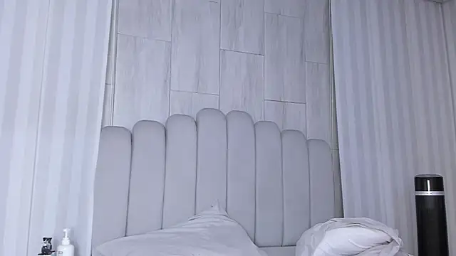 mileyerikson Adlı Modelin Canlı XXX Sohbeti