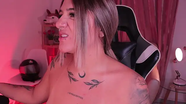 ashleyvalirya's Live XXX Chat