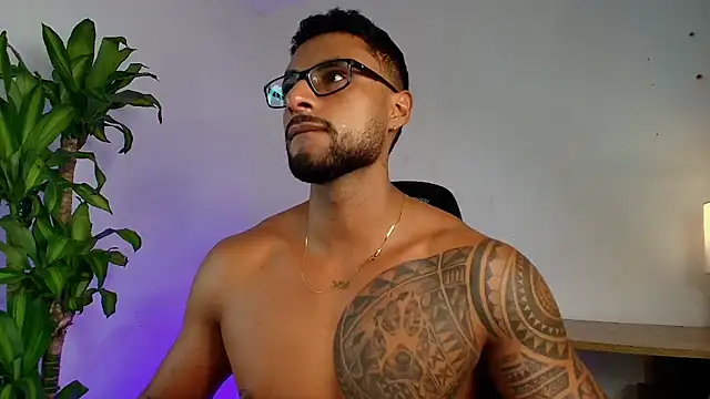 Chat +18 de LiamGarcia1 ao vivo