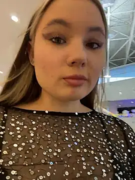 VineraSweet Adlı Modelin Canlı XXX Sohbeti