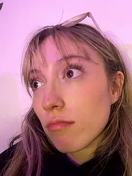 ReenKitty Adlı Modelin Canlı XXX Sohbeti