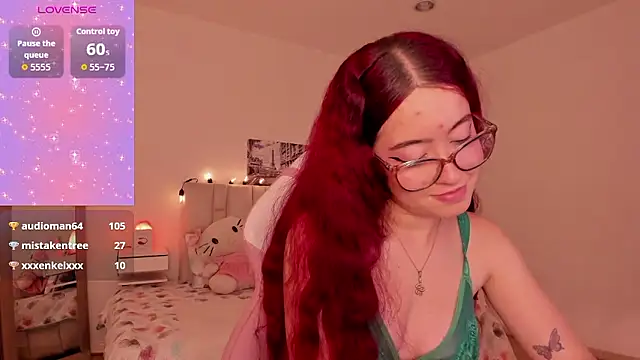 Amaraa_couper1: διαδικτυακό σόου στην κάμερα