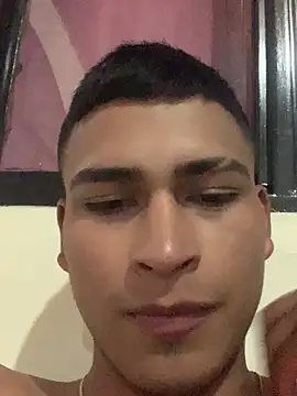 Emiliano_Reyes Show in webcam