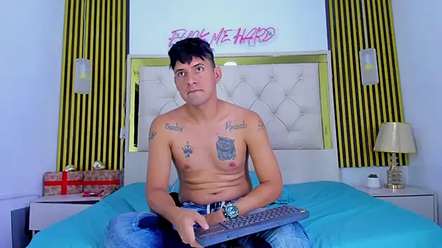 Sweet_kevin1's Webcam Show