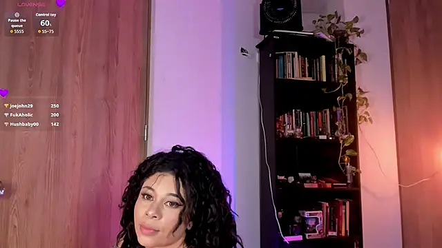 LilyRobertts Adlı Modelin Canlı XXX Sohbeti