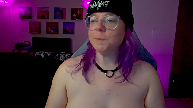 KiraSpitQueen's Live XXX Chat