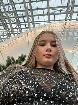 VineraSweet's Live XXX Chat