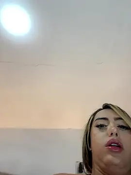 Chatroom XXX en direct de Sara_trans_hot