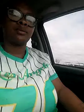 CuteHoney92 webcam show