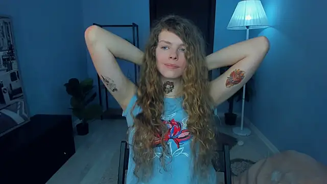 Онлайн чат XXX RayaNenlia