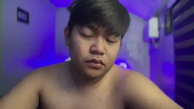 red_libraxxx: διαδικτυακό σόου στην κάμερα