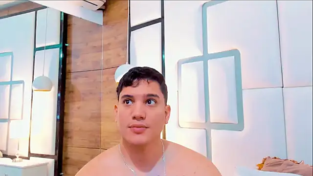 RaymondMorris' Live XXX Chat