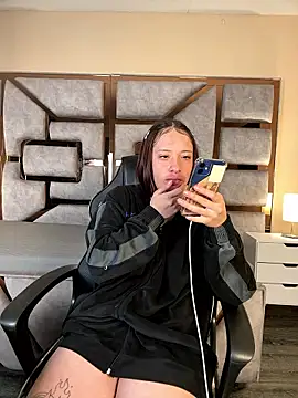 LUNA_MAIA's Live XXX Chat