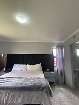 MissLola27のライブXXXチャット