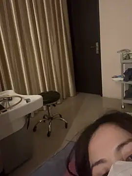 bi_biii élő XXX-chatje