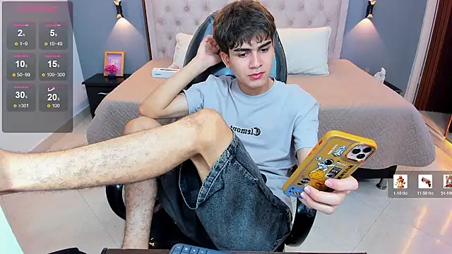 XXX chat uživo modela Tommy18__