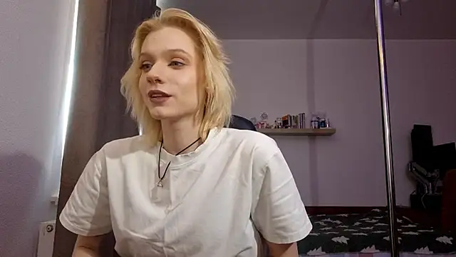 AuraNevera's Live XXX Chat