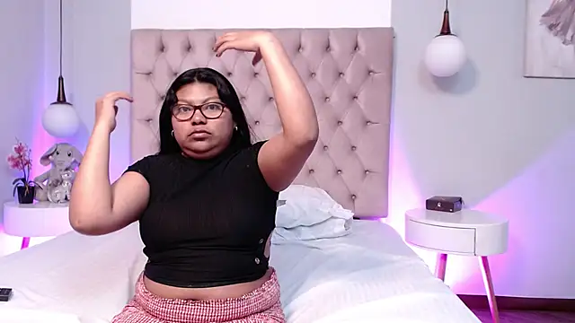 Show modela Kiri_Black_ na web-kameri