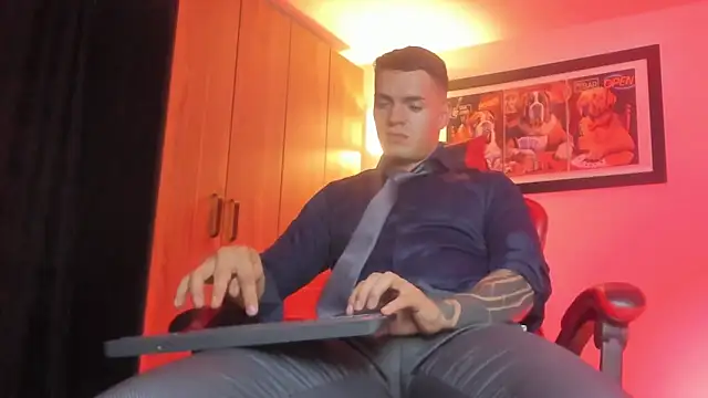 ALPHA_DOMINUS_'s Live XXX Chat