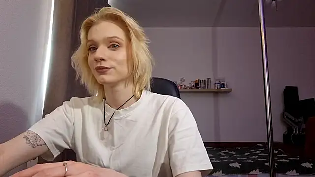 Show modela AuraNevera na web-kameri