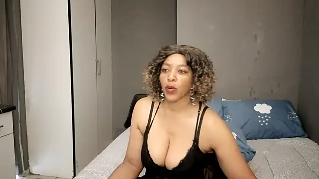 Lillyan_N Adlı Modelin Canlı XXX Sohbeti