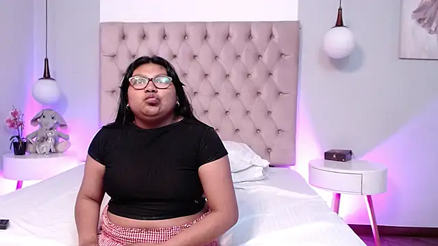 Kiri_Black_ Adlı Modelin Canlı XXX Sohbeti