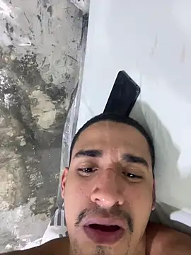 ikaro21's Live XXX Chat