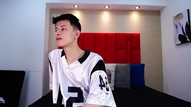 Show modela MaikCarver na web-kameri