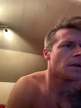 DILFiGuess1's Live XXX Chat