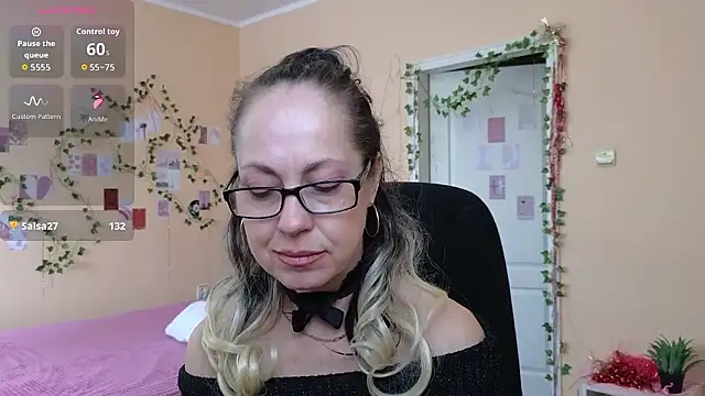 Ronda_Roni's Live XXX Chat