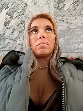 Chat XXX en directo de Conny_Shellie