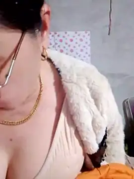 small-house123's Live XXX Chat