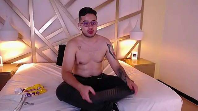 Ethan_Greys' Live XXX Chat