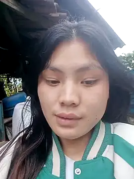 Hilary-123's Live XXX Chat