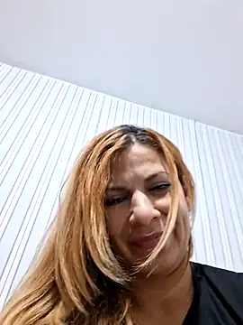 zaratby1 Show in webcam