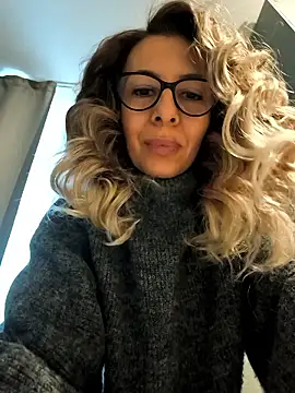 SukyGirl's Live XXX Chat