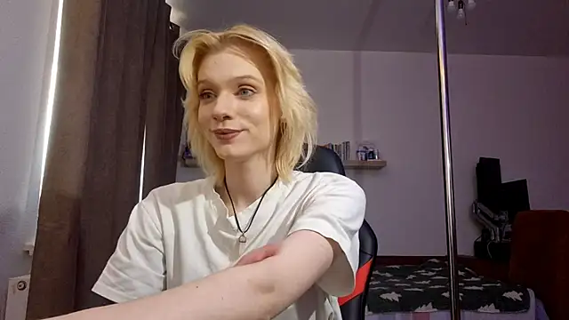 AuraNevera's Live XXX Chat