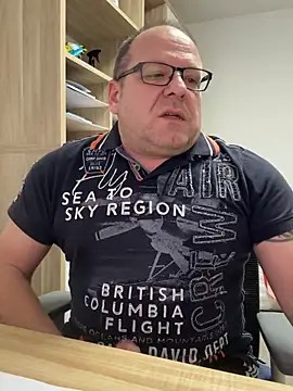 coupleLatinaLovers' Live XXX Chat