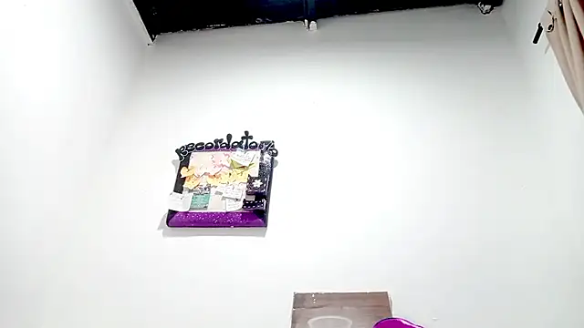 XXX chat uživo modela PetiteIvoryQueen19