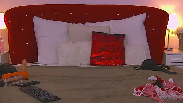 KittyLuxera – Naživo XXX chat